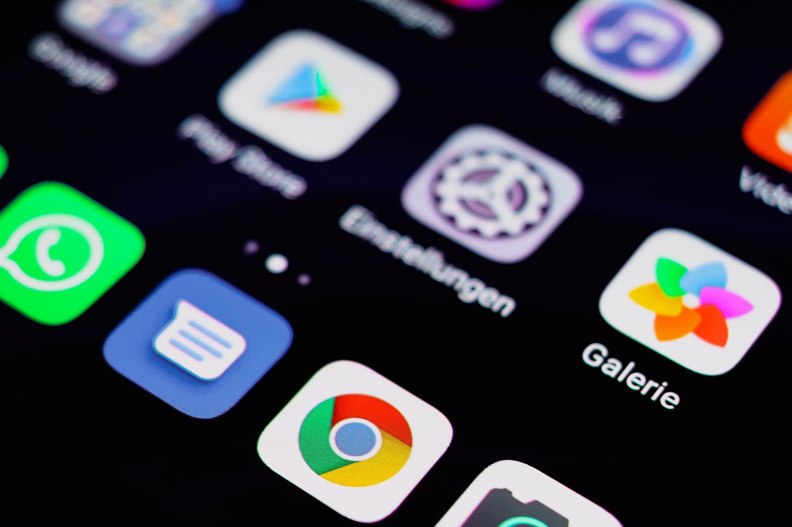 Écran de téléphone affichant une application de réseau social